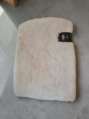 Ugg Poppy Bath Rug Cream Ivory 17" X 24" NWT